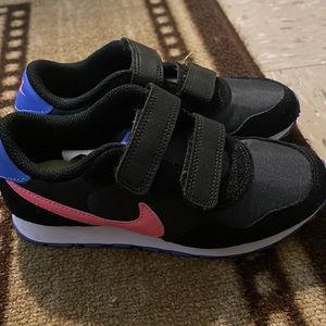 Nike sneakers (little kid)